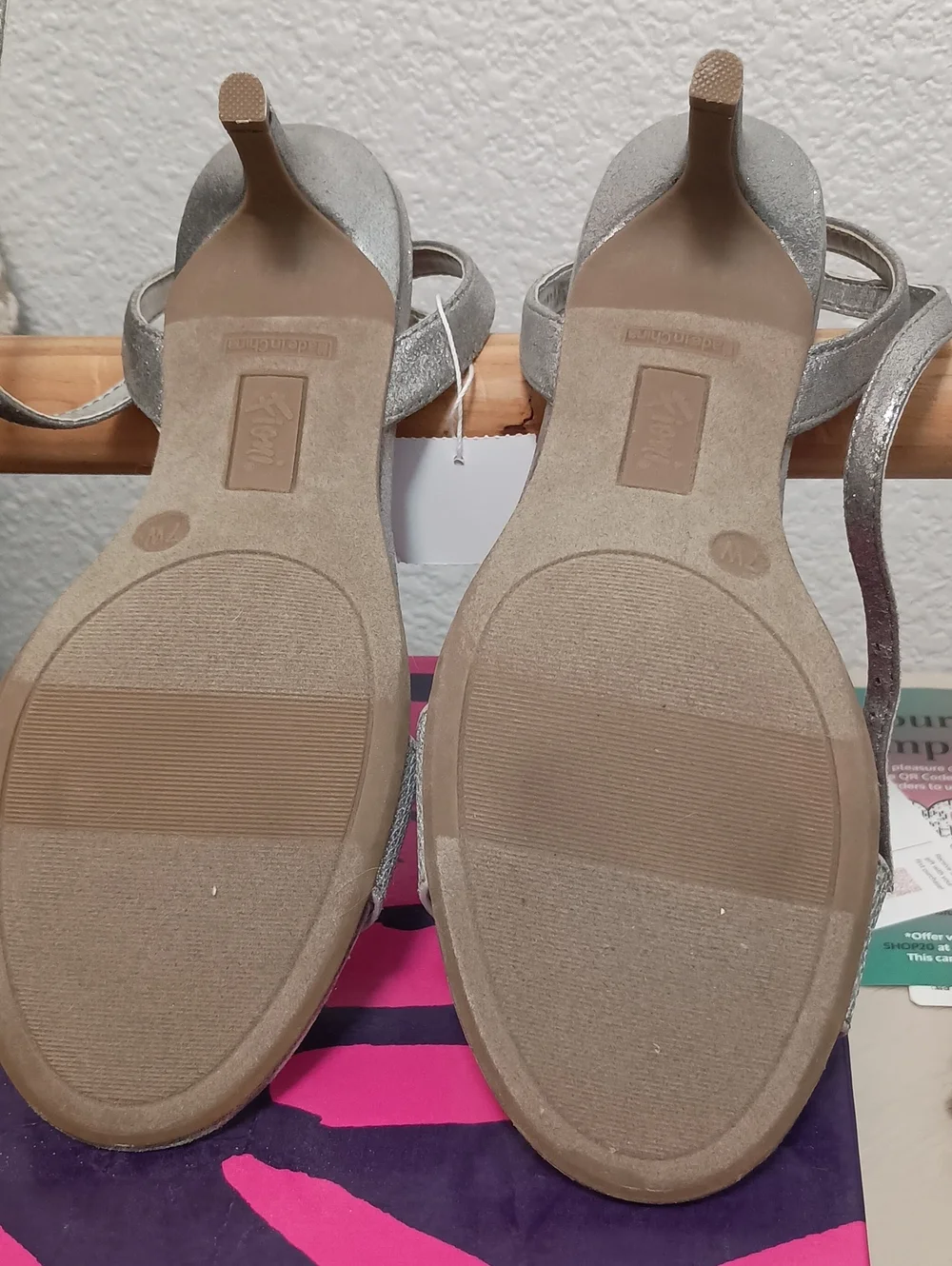 FIONI  Silver Glitter Strap Sandals for Women. SZ 7